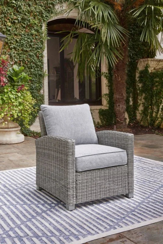 Light Gray Lounge Chair with Cushion O7970