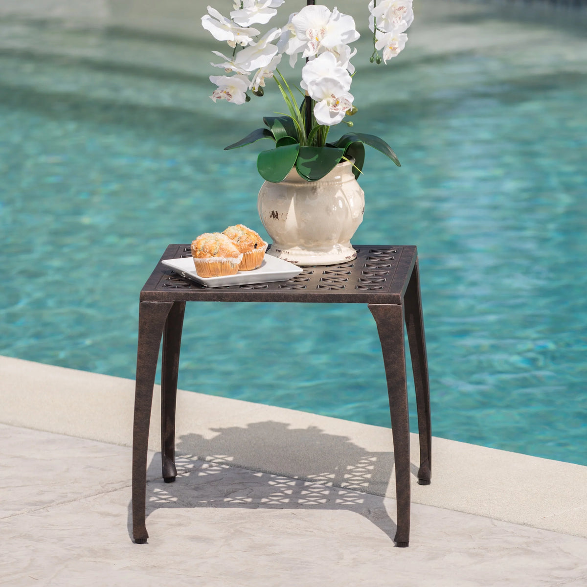 18 Cast Aluminum Side Table Q9600