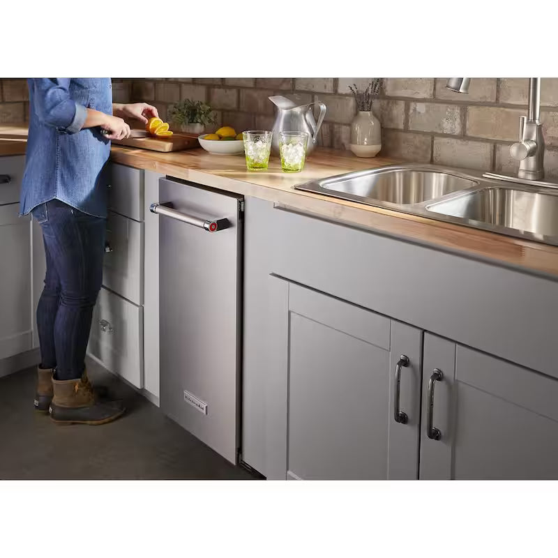 Built-in Ice Maker in PrintShield Stainless Steel T988