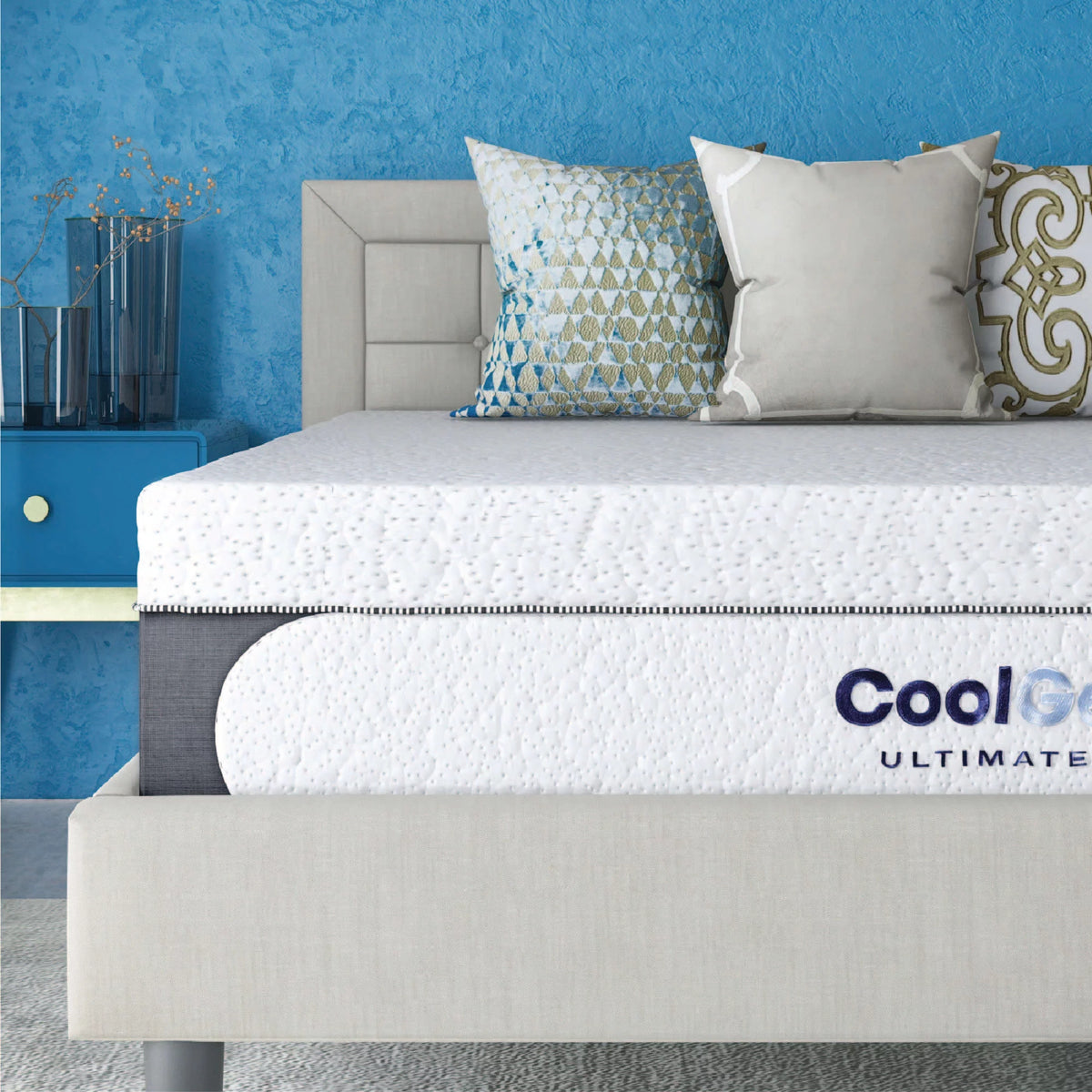 Queen Gel Memory Foam Mattress with 2 Pillows L5030
