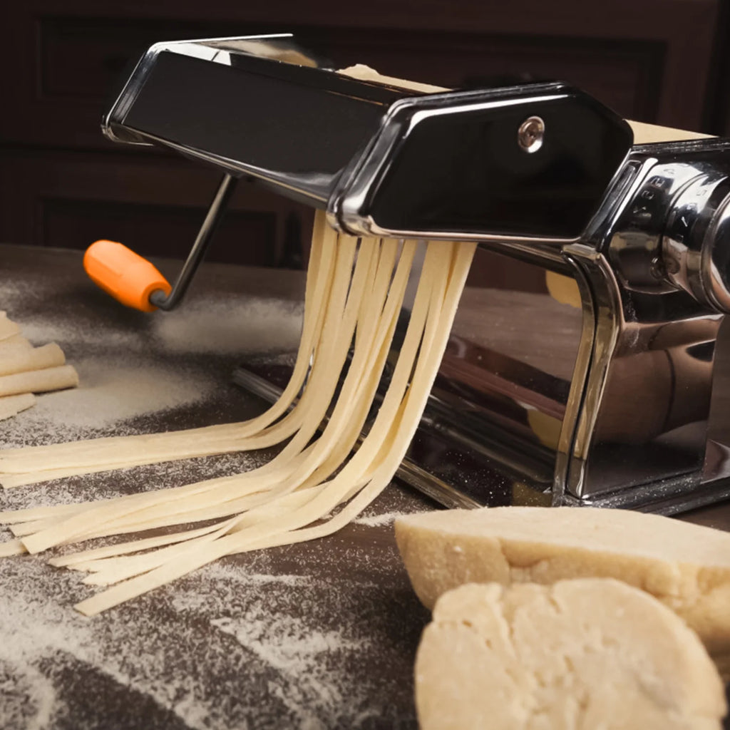 Silver Pasta Maker with 6 Thickness Settings and Rollers Cutter V503571