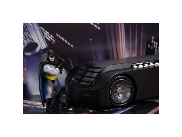1:24 Scale Batmobile Diecast Vehicle with Batman Figure Y14899