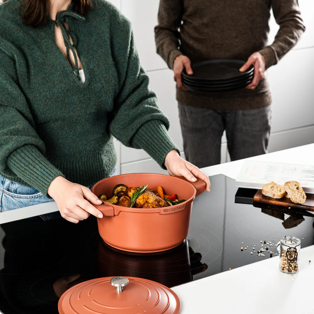 24cm Casserole with Lid Red E7034