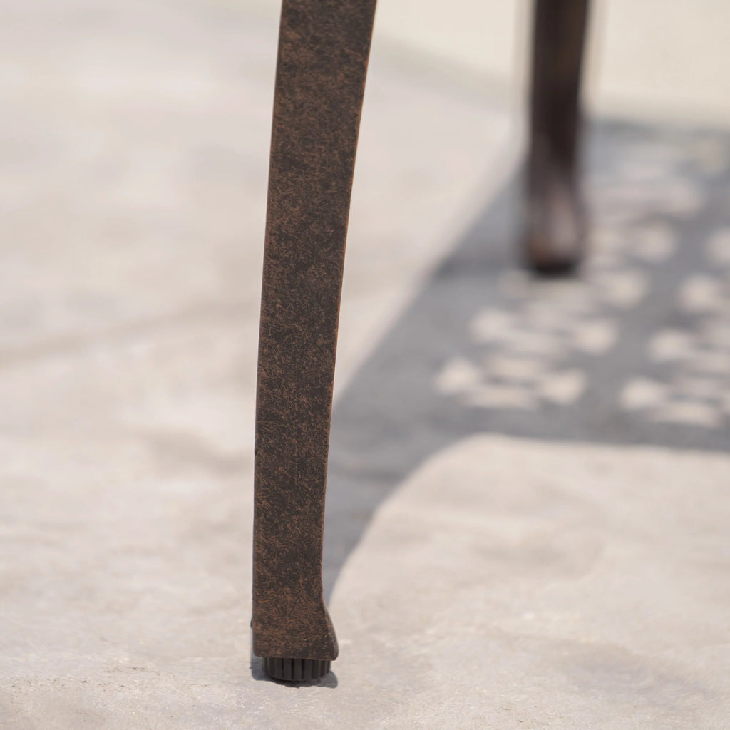 18 Cast Aluminum Side Table Q9600