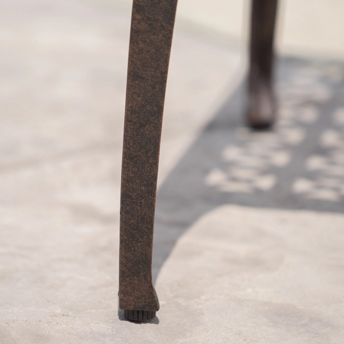 18 Cast Aluminum Side Table Q9600