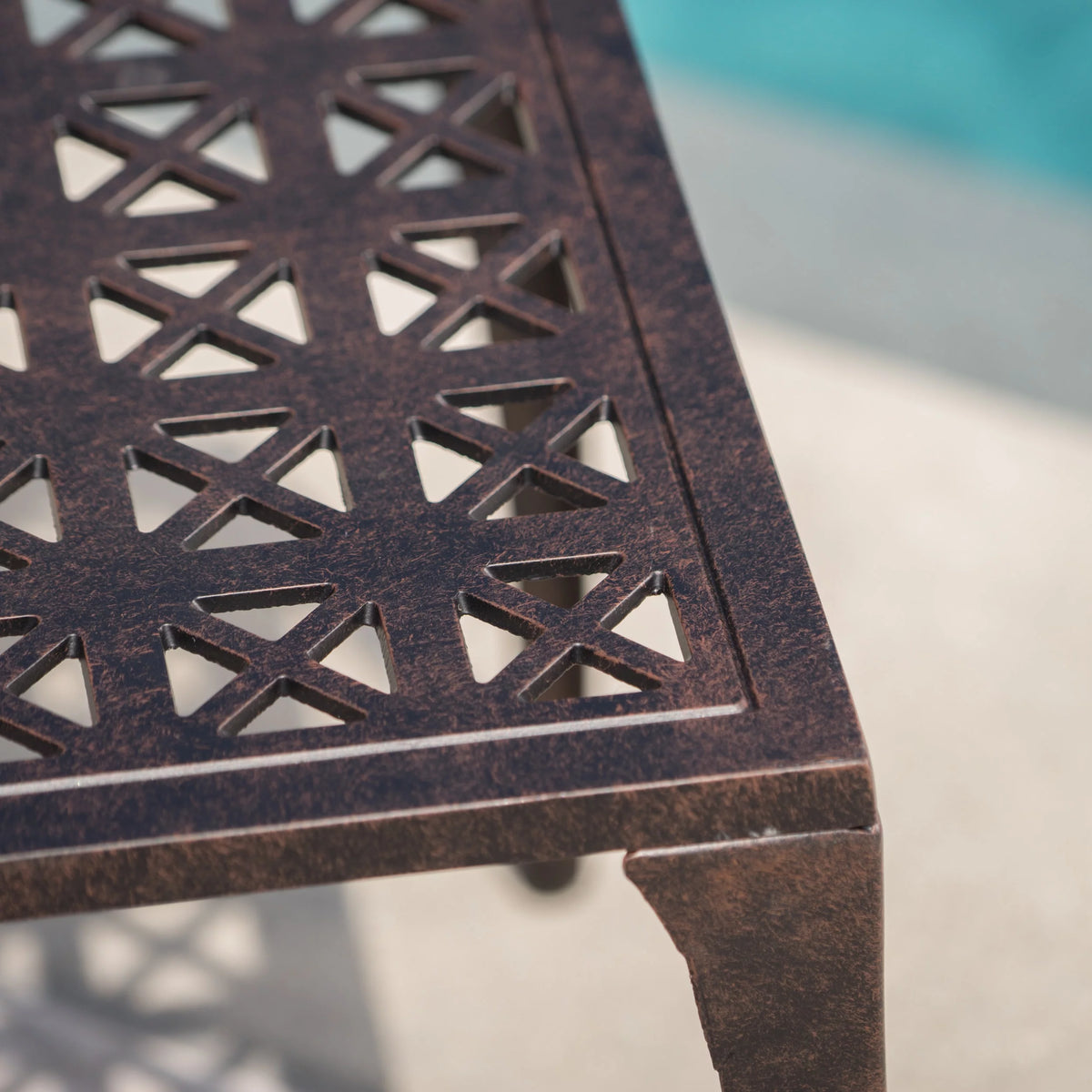 18 Cast Aluminum Side Table Q9600