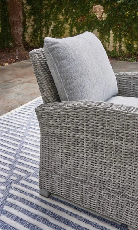 Light Gray Lounge Chair with Cushion O7970
